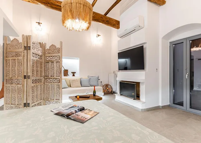 Melania Villa Mélanes