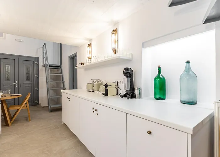 Melania Villa Mélanes