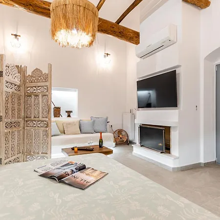 Melania Villa Mélanes