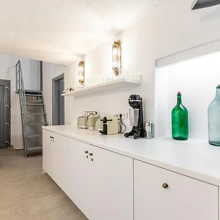 Melania Villa Mélanes