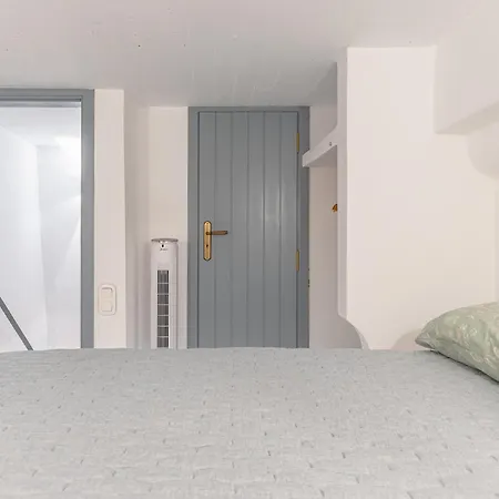 Melania Villa Mélanes