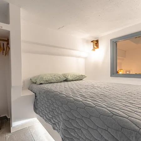 Melania Villa Mélanes