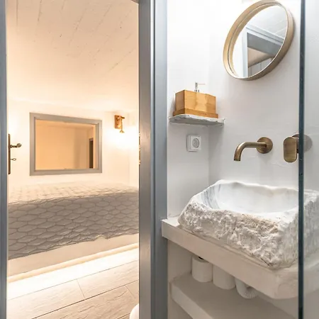 Melania Villa Mélanes