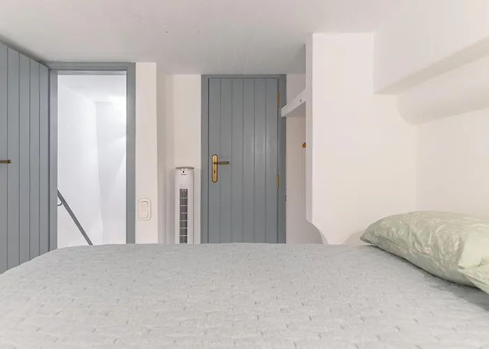 Melania Villa Mélanes