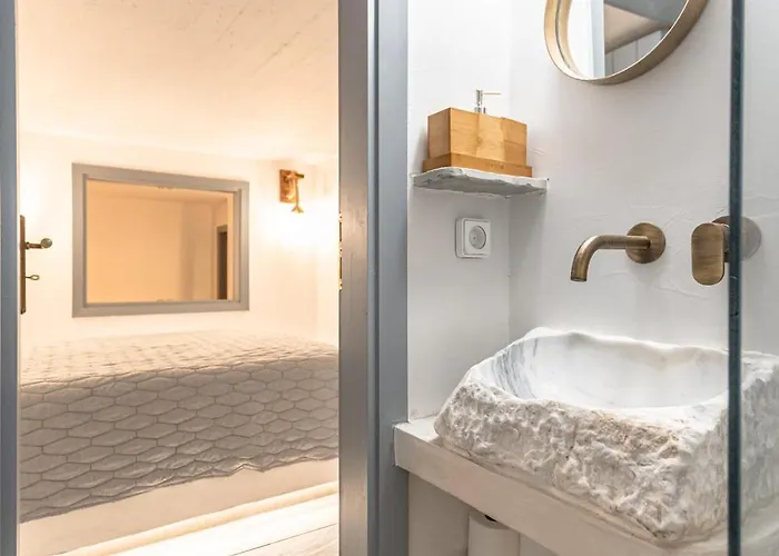 Melania Villa Mélanes